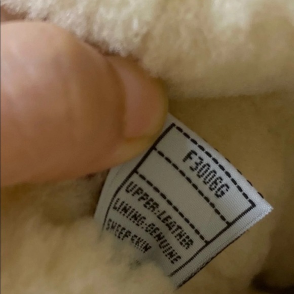 UGG Deme boots 5207 sz 4kids fits to sz 6W - Picture 5 of 6